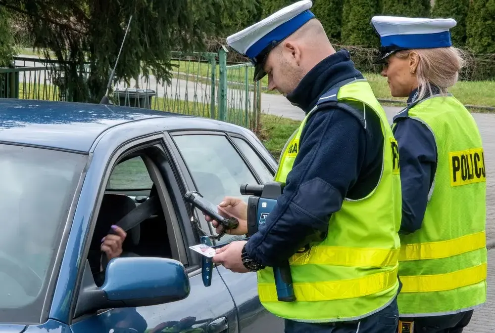 Jaki mandat za brak uprawnień? Sprawdź wysokość kar i konsekwencje