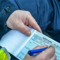 Jak rozłożyć mandat na raty i uniknąć problemów finansowych
