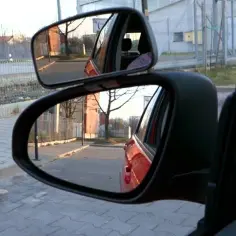 Jak prawidłowo ustawić lusterka w samochodzie na egzaminie i uniknąć błędów