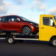 Jakie prawo jazdy na lawetę dwuosiową? Sprawdź wymagania i uniknij problemów!