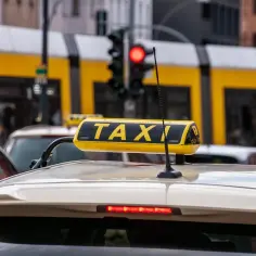 Język za kierownicą – dlaczego język obcy to must-have w pracy kierowcy?