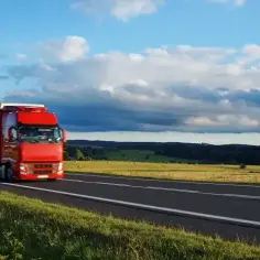 Ile zarabia kierowca tira w Anglii? Poznaj zaskakujące fakty