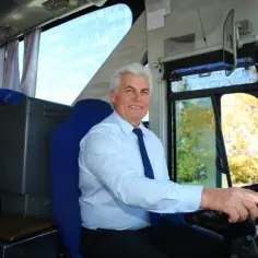 Kiedy kierowca autobusu może przejść na emeryturę? Sprawdź warunki