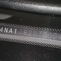 Gdzie dokładnie znajduje się numer OEM w samochodzie i jak go znaleźć?