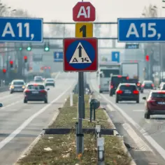 Znak B: Jakie są rodzaje i znaczenia różnych znaków B na drodze?