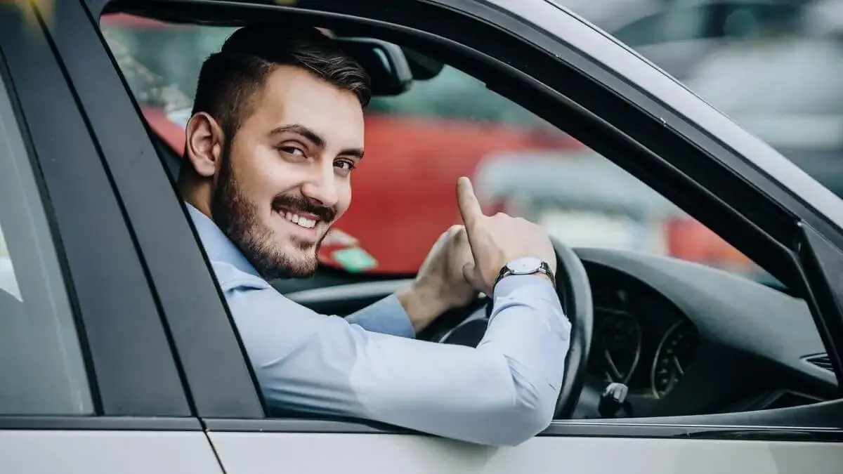 Zdjęcie Ile zarabia kierowca w Anglii? Zaskakujące różnice w wynagrodzeniu