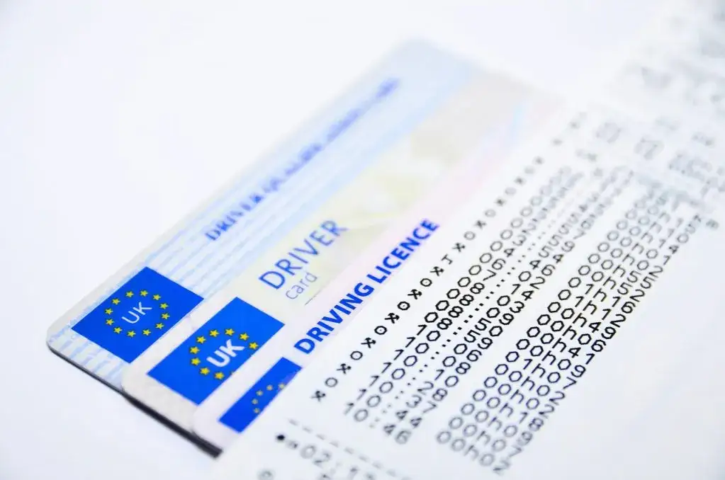 Zdjęcie Czy muszę mieć przy sobie prawo jazdy? Konsekwencje braku dokumentu
