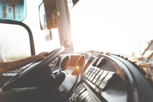 Kierowca autobusu czy warto? Poznaj wady i zalety tej pracy