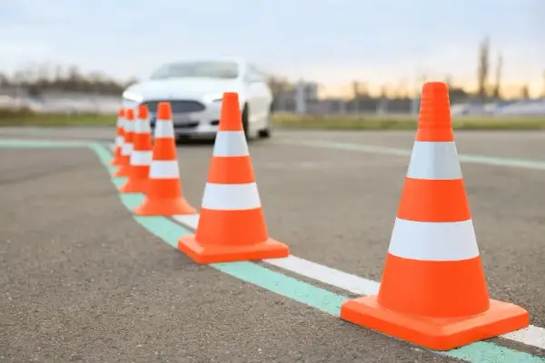 Ile kosztuje kurs doszkalający kierowców? Sprawdź ceny w miastach