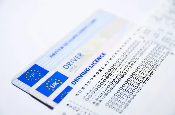Jak sprawdzić angielskie prawo jazdy i uniknąć problemów z ważnością
